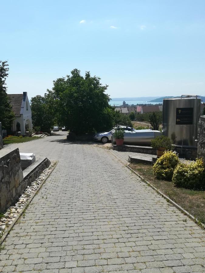 Figula Vendeghaz Hotel Balatonfured Exterior photo